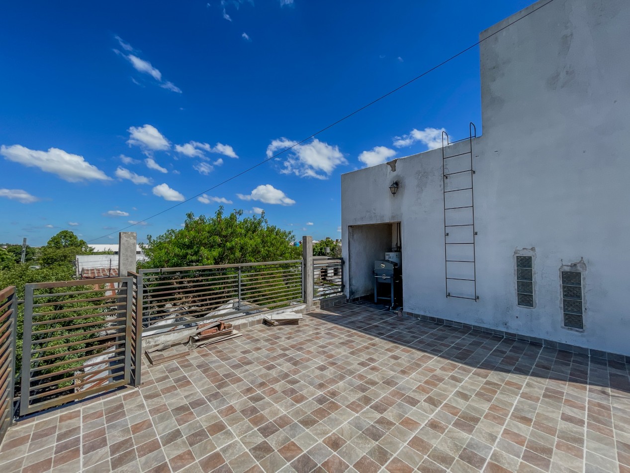 Duplex Funcional y Seguro en San Miguel - 3 Dorm., Terraza y Cochera