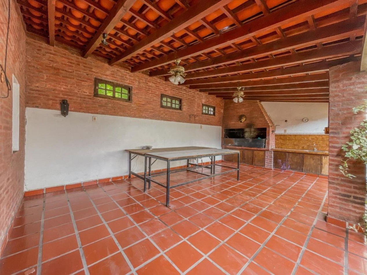Casa con Patio, Quincho y Espacios Para Actualizar a Tu Estilo