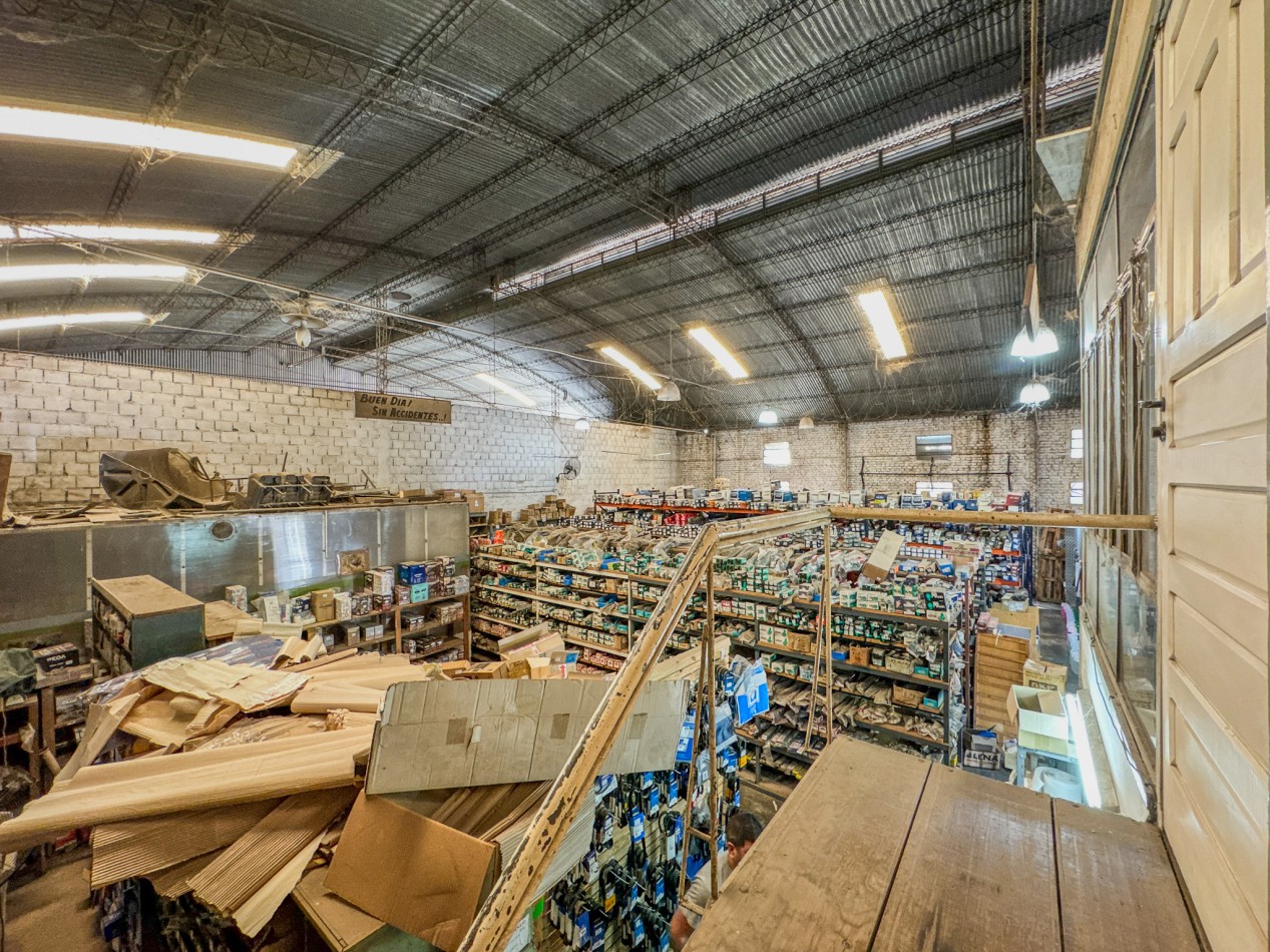 Galpon con Oficinas Centrico