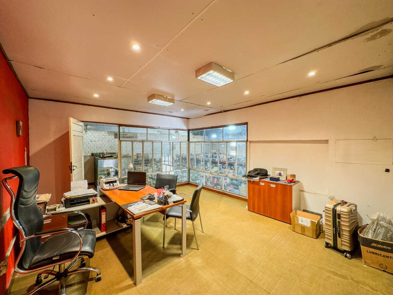 Galpon con Oficinas Centrico
