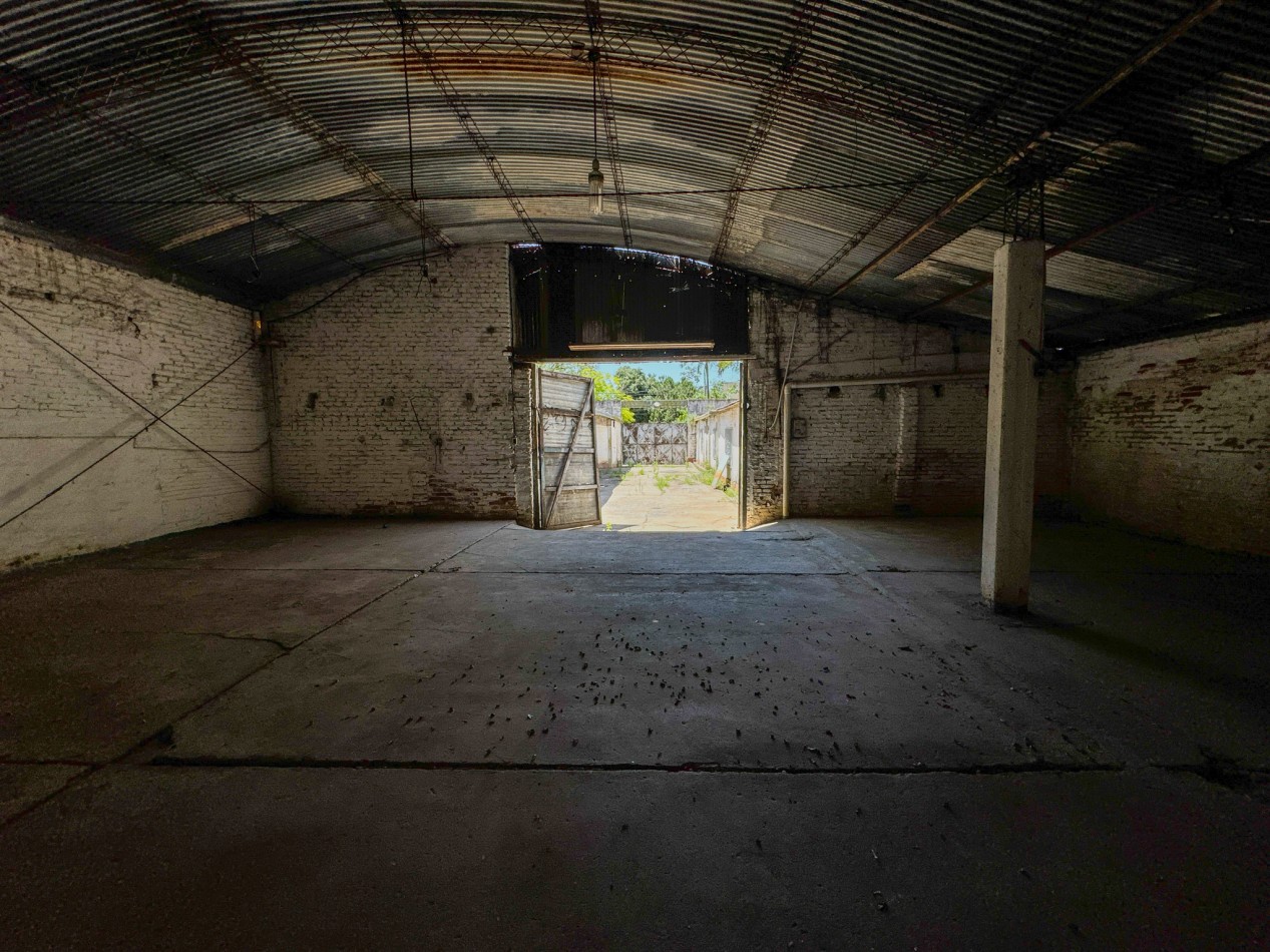 Terreno con Frente Amplio y Mejoras Ideales Para Desarrollo en Zona de Alta Demanda.