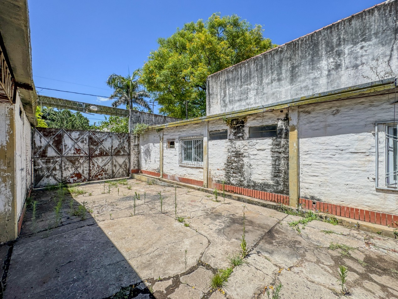 Terreno con Frente Amplio y Mejoras Ideales Para Desarrollo en Zona de Alta Demanda.