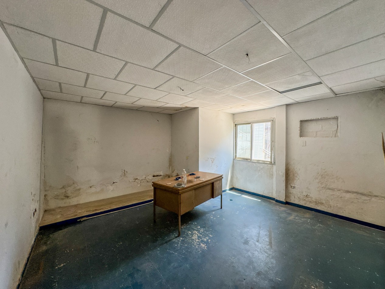 Terreno con Frente Amplio y Mejoras Ideales Para Desarrollo en Zona de Alta Demanda.