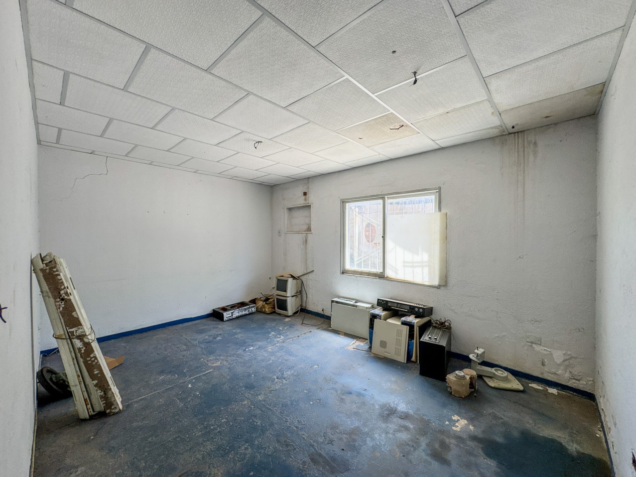 Terreno con Frente Amplio y Mejoras Ideales Para Desarrollo en Zona de Alta Demanda.