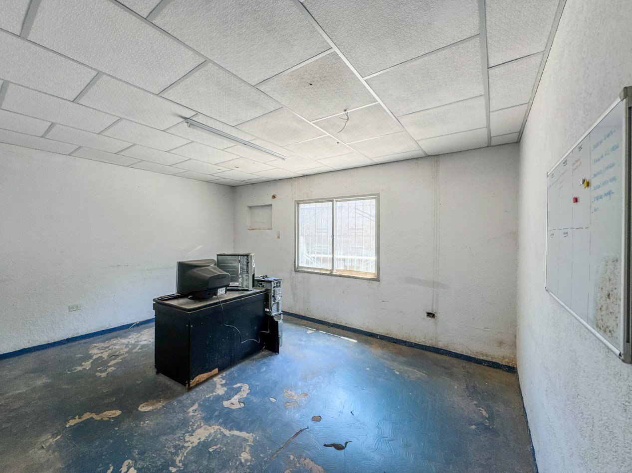 Terreno con Frente Amplio y Mejoras Ideales Para Desarrollo en Zona de Alta Demanda.