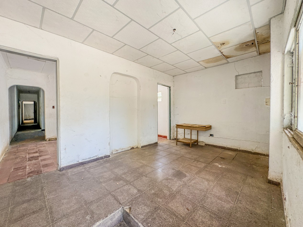 Terreno con Frente Amplio y Mejoras Ideales Para Desarrollo en Zona de Alta Demanda.