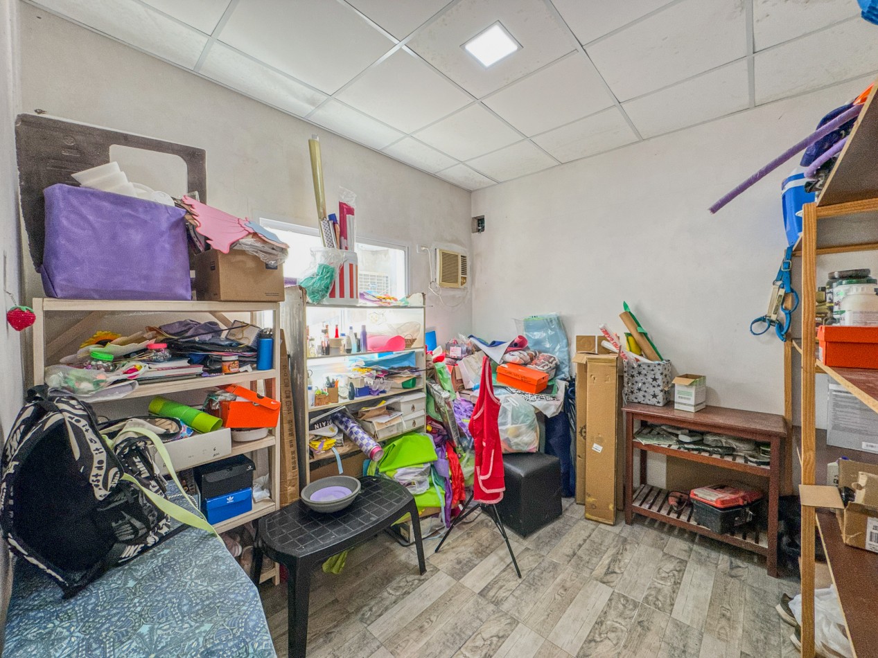 Casa amplia con 4 dormitorios y quincho en terreno de 10×40 — Ideal familia numerosa