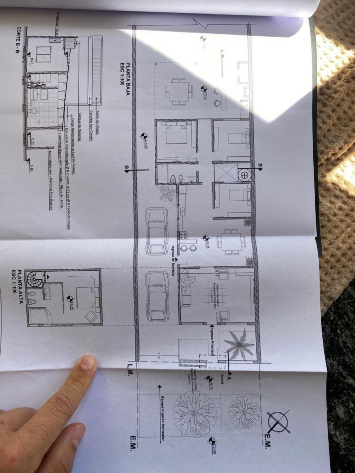 Casa amplia con 4 dormitorios y quincho en terreno de 10×40 — Ideal familia numerosa