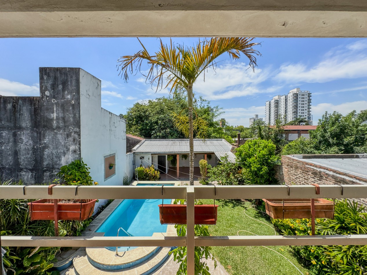 Gran casa familiar: 4 dormitorios, patio con quincho y buen estado