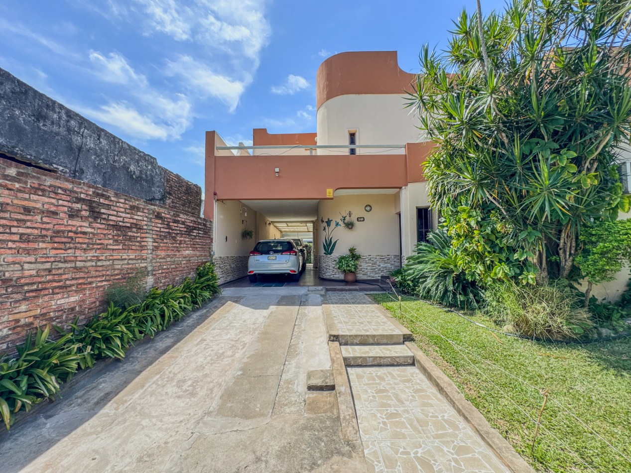 Gran casa familiar: 4 dormitorios, patio con quincho y buen estado