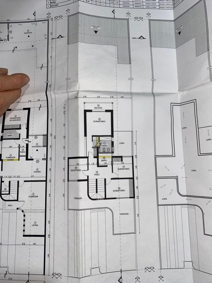 Gran casa familiar: 4 dormitorios, patio con quincho y buen estado
