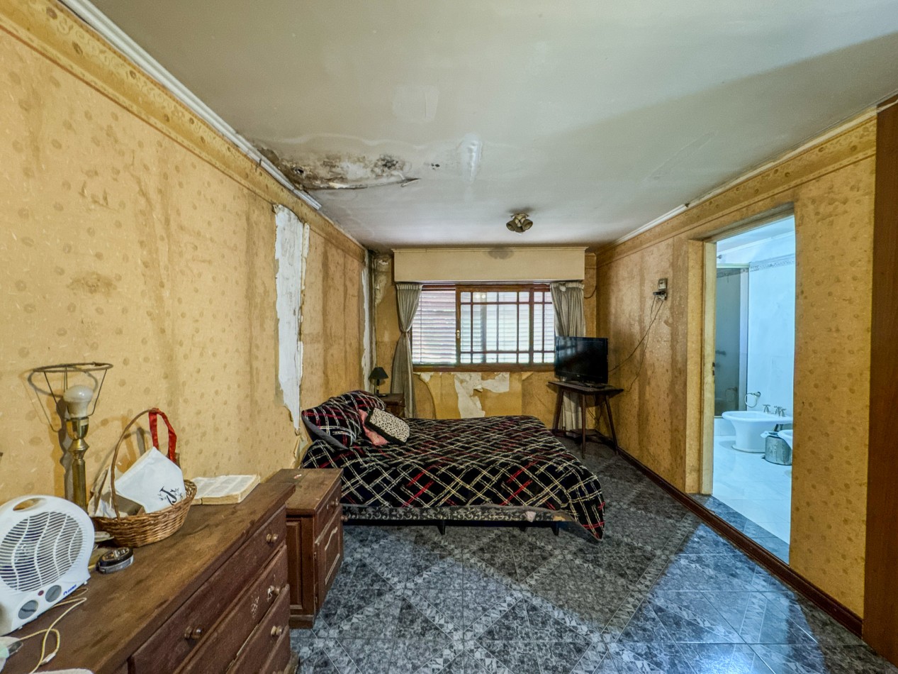 Casa Clasica a Reciclar en Pleno Macrocentro, con Alto Potencial Comercial