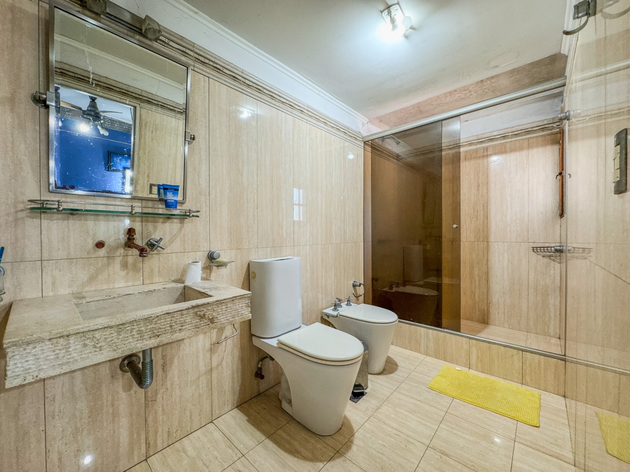 Casa Clasica a Reciclar en Pleno Macrocentro, con Alto Potencial Comercial