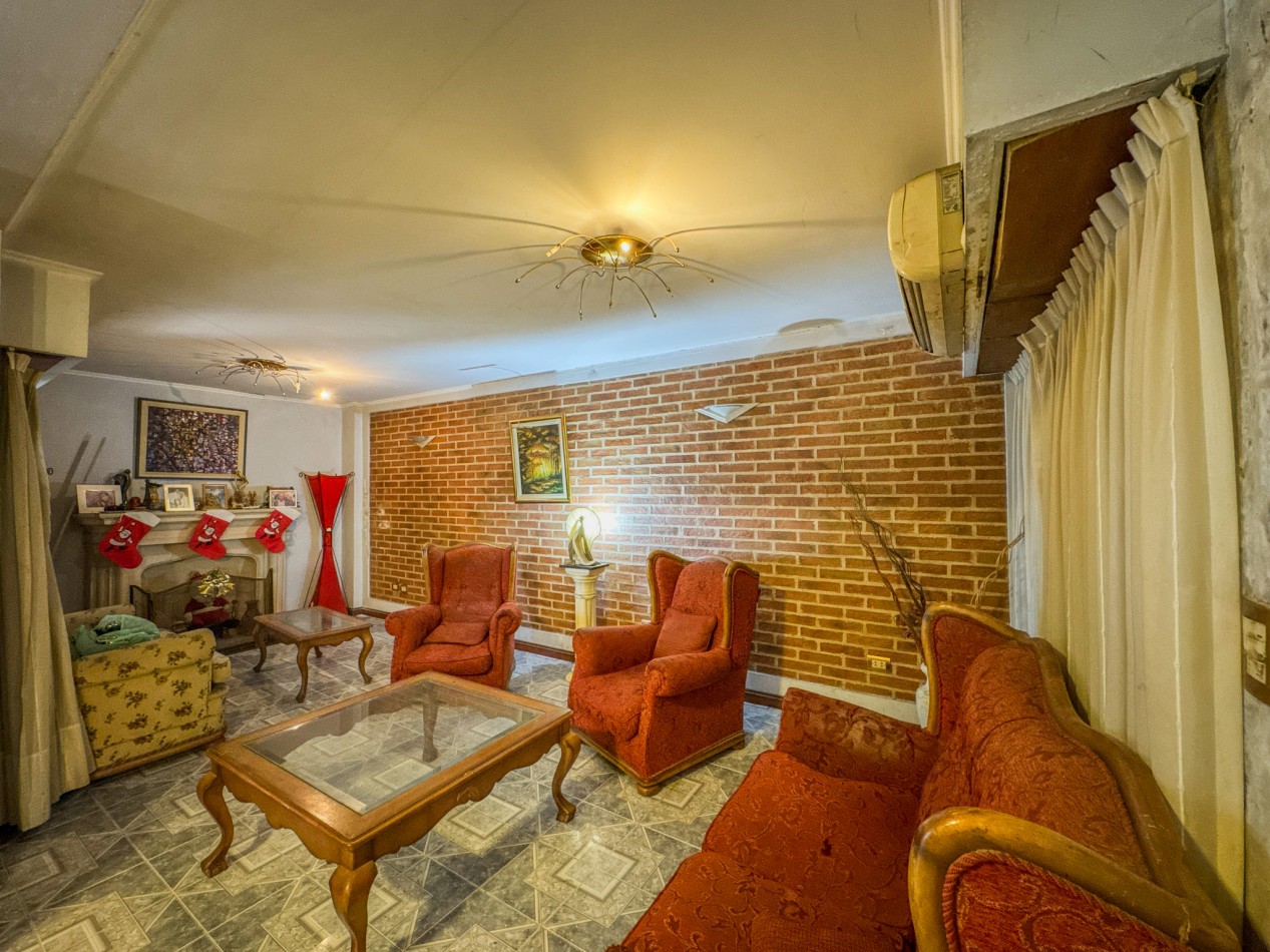 Casa Clasica a Reciclar en Pleno Macrocentro, con Alto Potencial Comercial