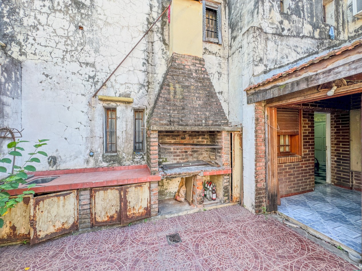 Casa Clasica a Reciclar en Pleno Macrocentro, con Alto Potencial Comercial