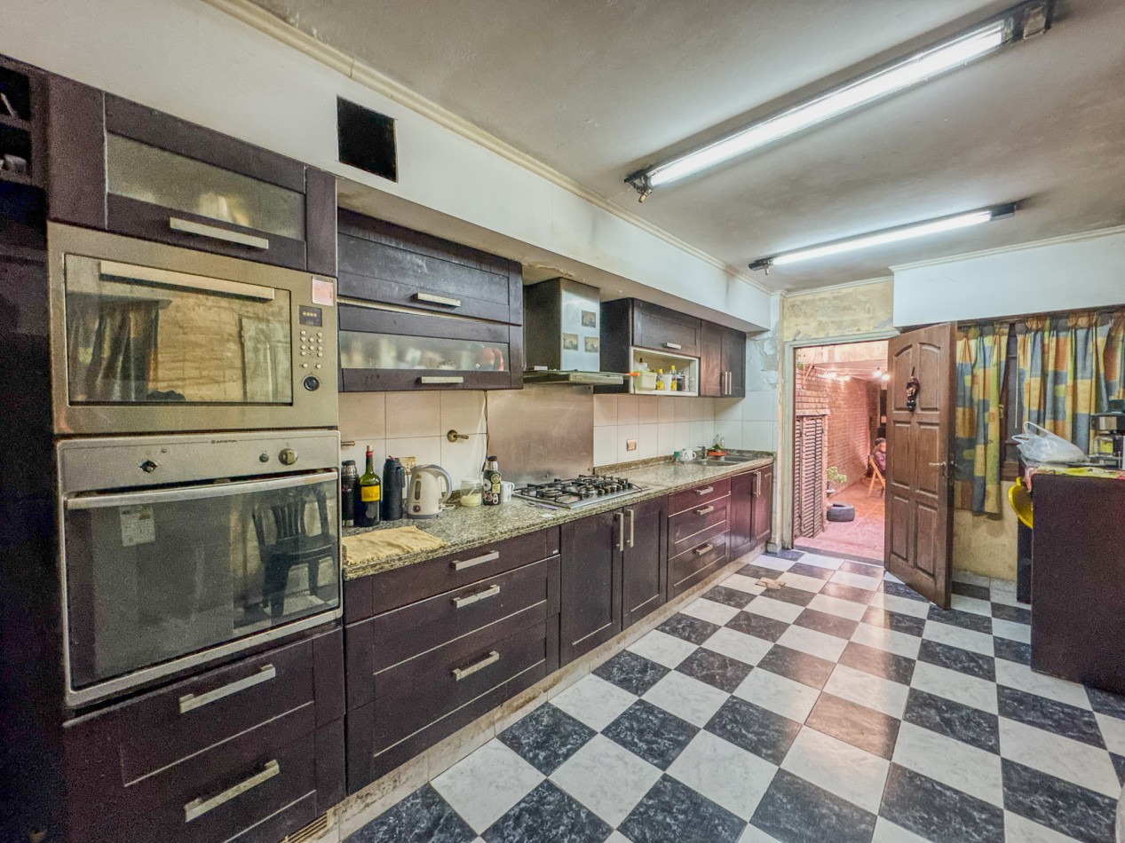 Casa Clasica a Reciclar en Pleno Macrocentro, con Alto Potencial Comercial