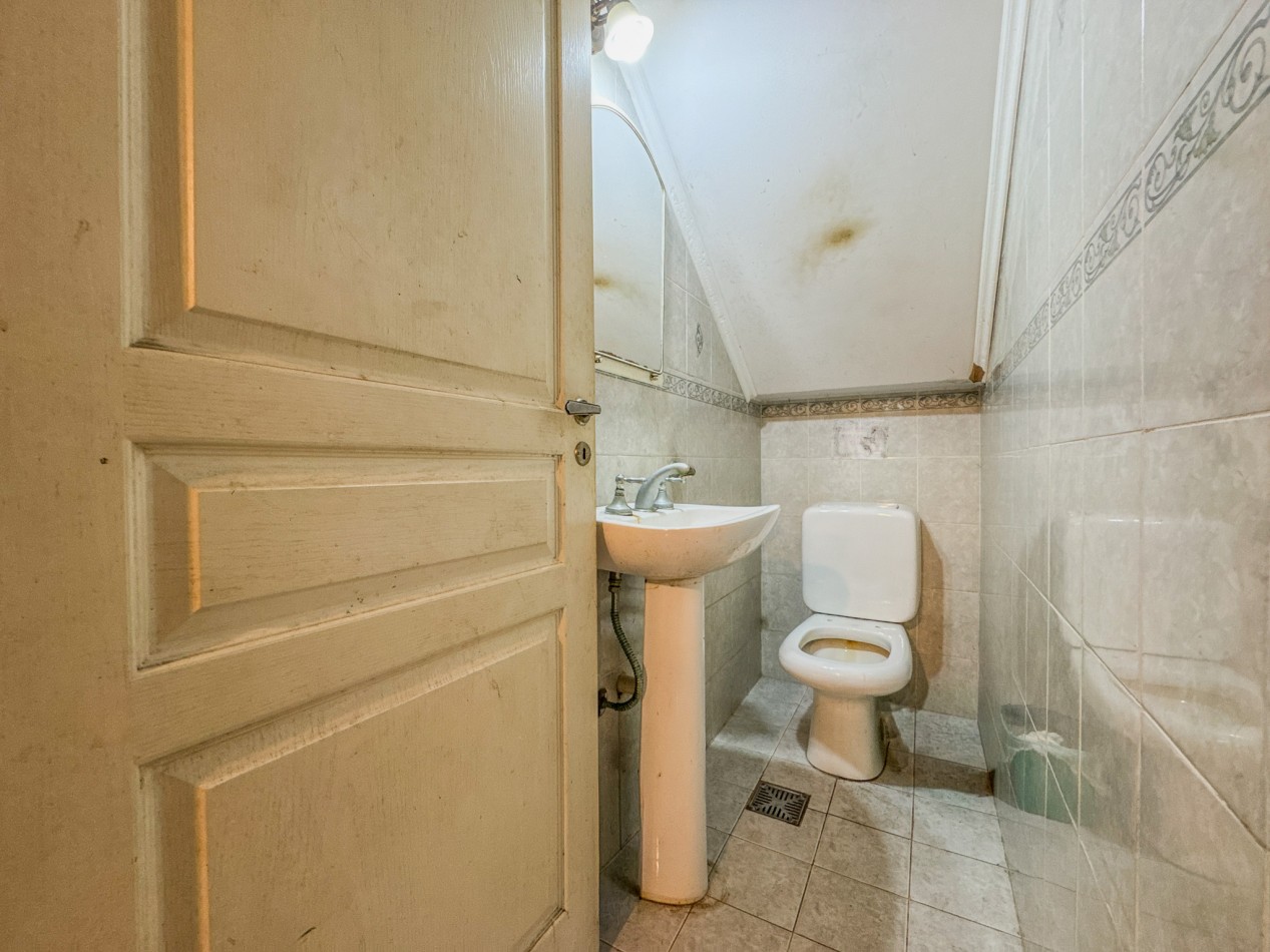 Casa Clasica a Reciclar en Pleno Macrocentro, con Alto Potencial Comercial