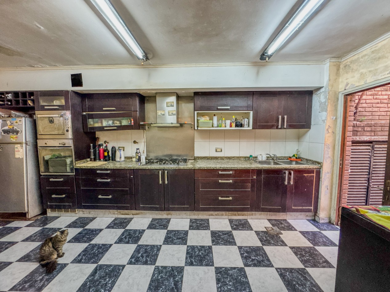 Casa Clasica a Reciclar en Pleno Macrocentro, con Alto Potencial Comercial