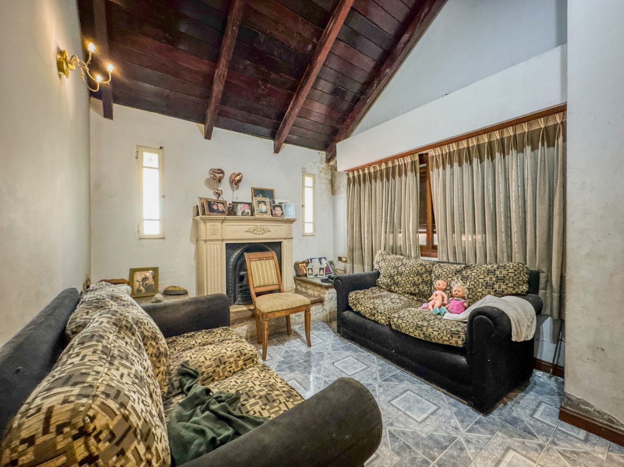 Casa Clasica a Reciclar en Pleno Macrocentro, con Alto Potencial Comercial