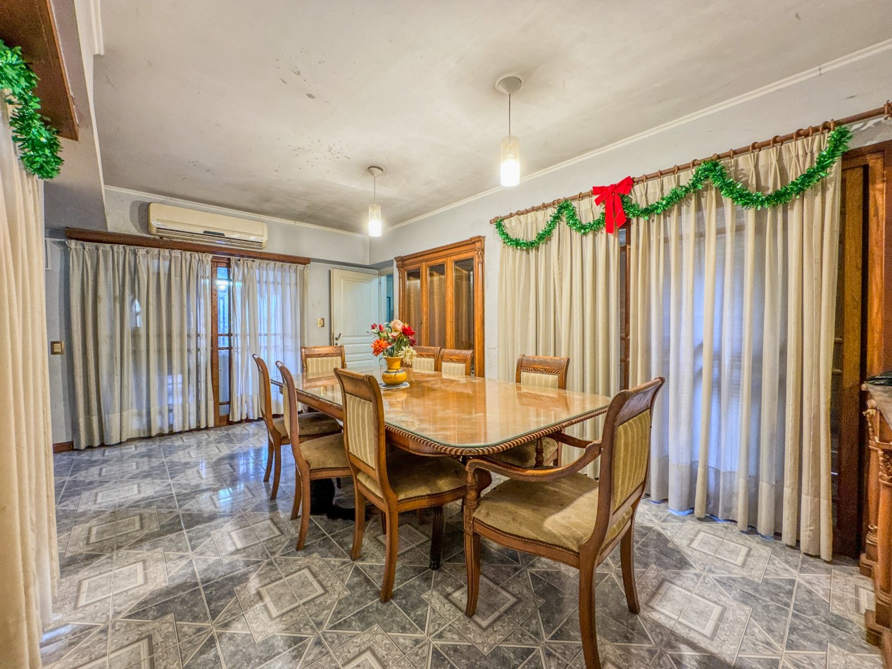 Casa Clasica a Reciclar en Pleno Macrocentro, con Alto Potencial Comercial