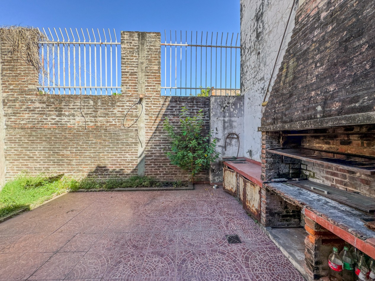 Casa Clasica a Reciclar en Pleno Macrocentro, con Alto Potencial Comercial