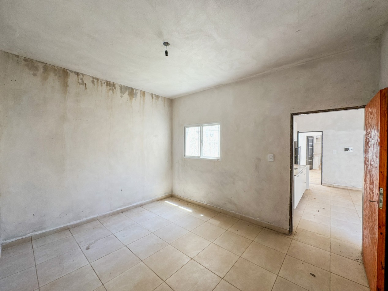 Galpon operativo con entrepiso y departamentos para personal