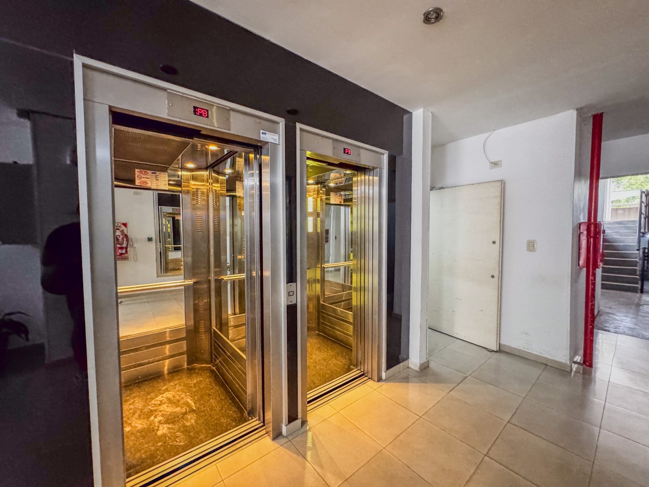 Departamento 2 Dorm + Cochera en Macrocentro | Piso 10 con Vista Abierta