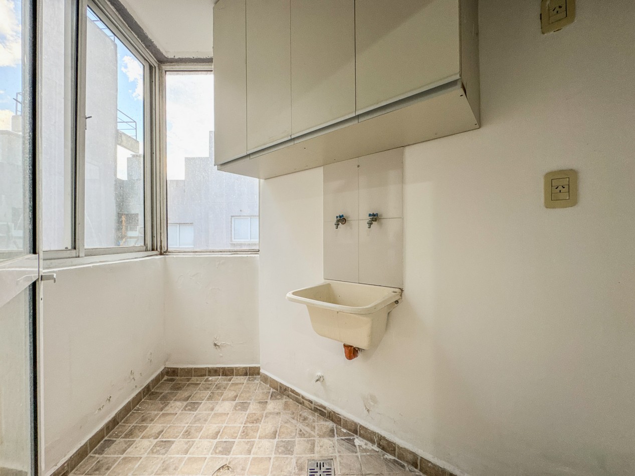 Departamento 2 Dorm + Cochera en Macrocentro | Piso 10 con Vista Abierta