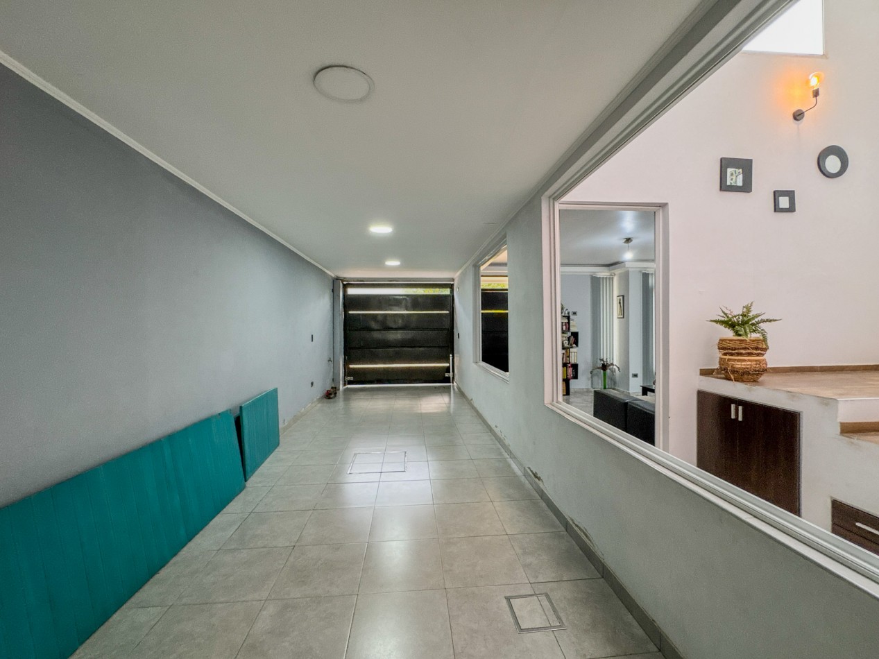 Casa 3 Dorm. con Suite en Planta Baja, Patio y Pileta