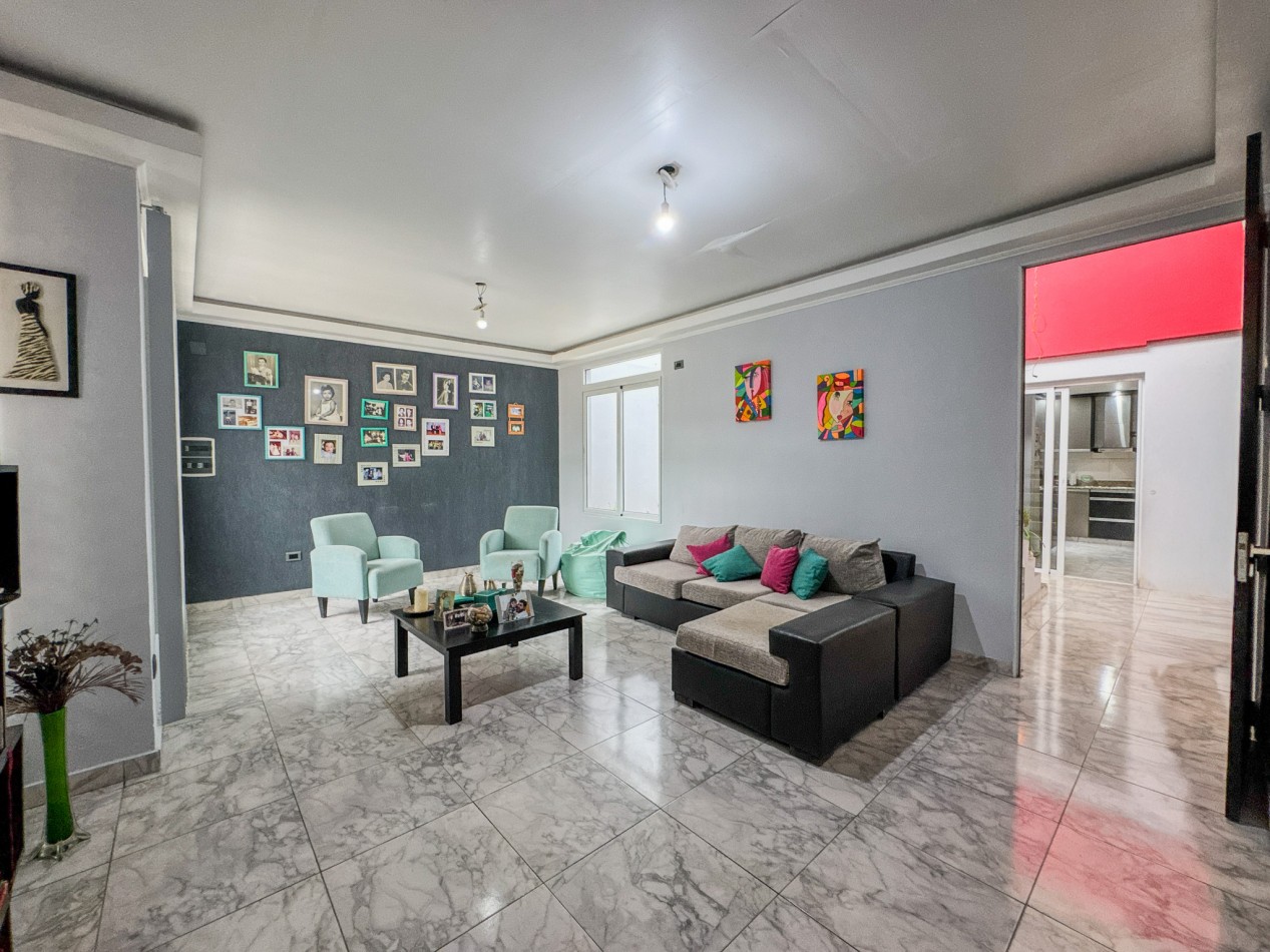 Casa 3 Dorm. con Suite en Planta Baja, Patio y Pileta