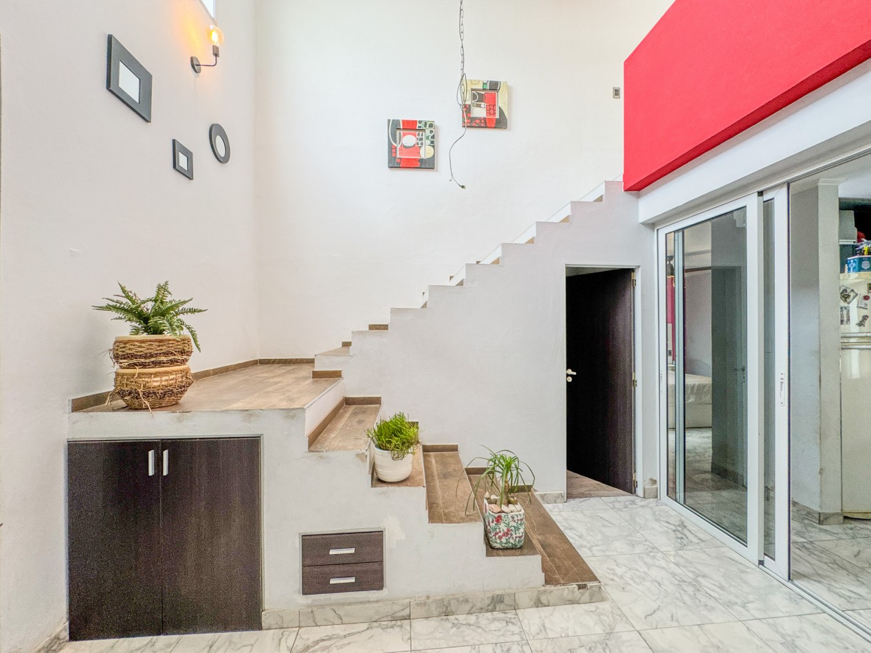 Casa 3 Dorm. con Suite en Planta Baja, Patio y Pileta