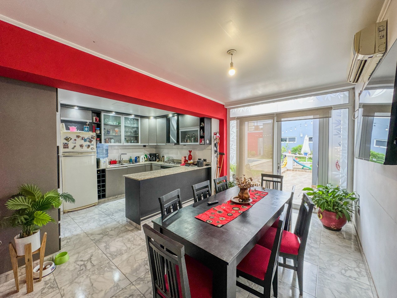 Casa 3 Dorm. con Suite en Planta Baja, Patio y Pileta