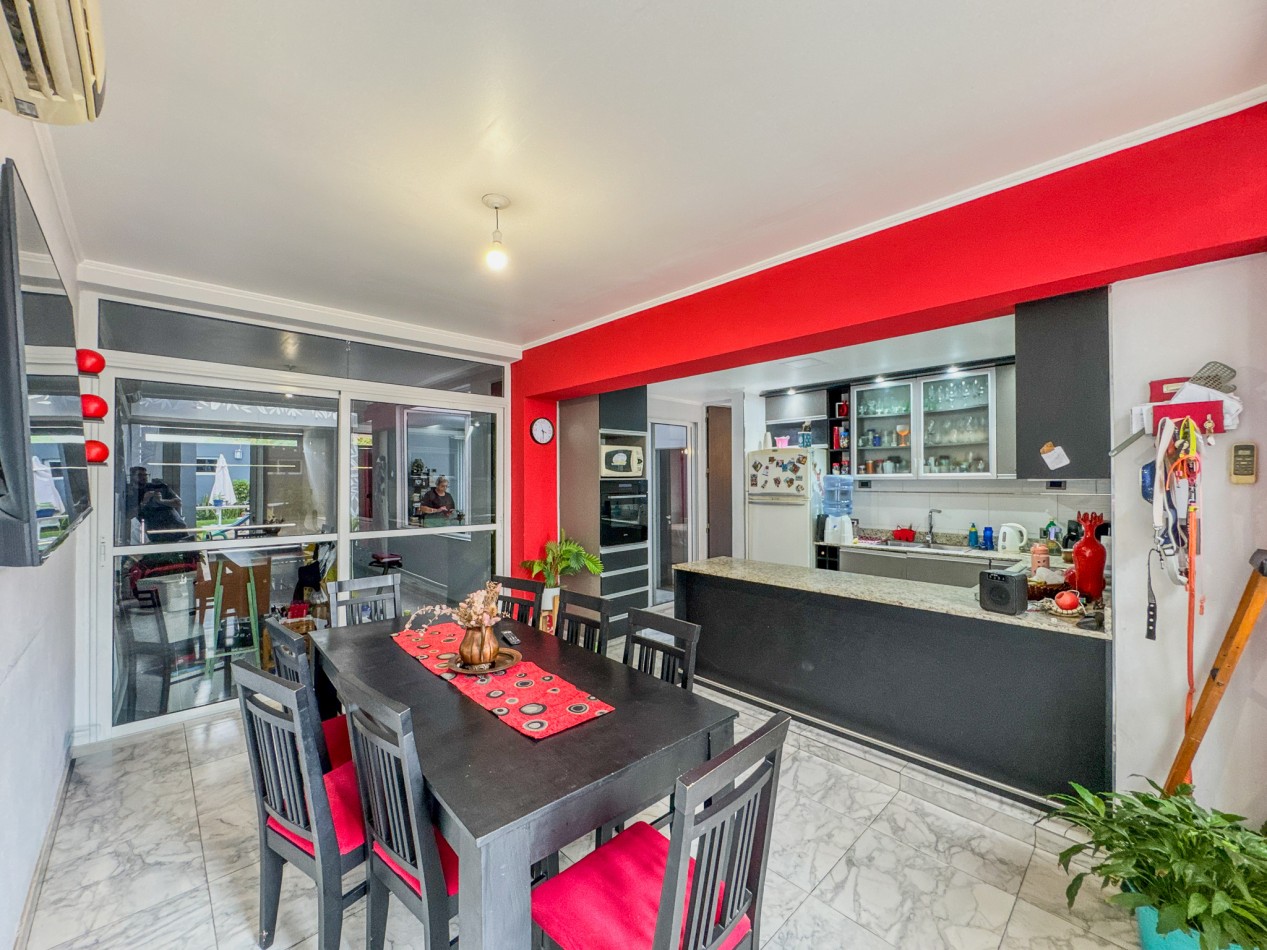 Casa 3 Dorm. con Suite en Planta Baja, Patio y Pileta