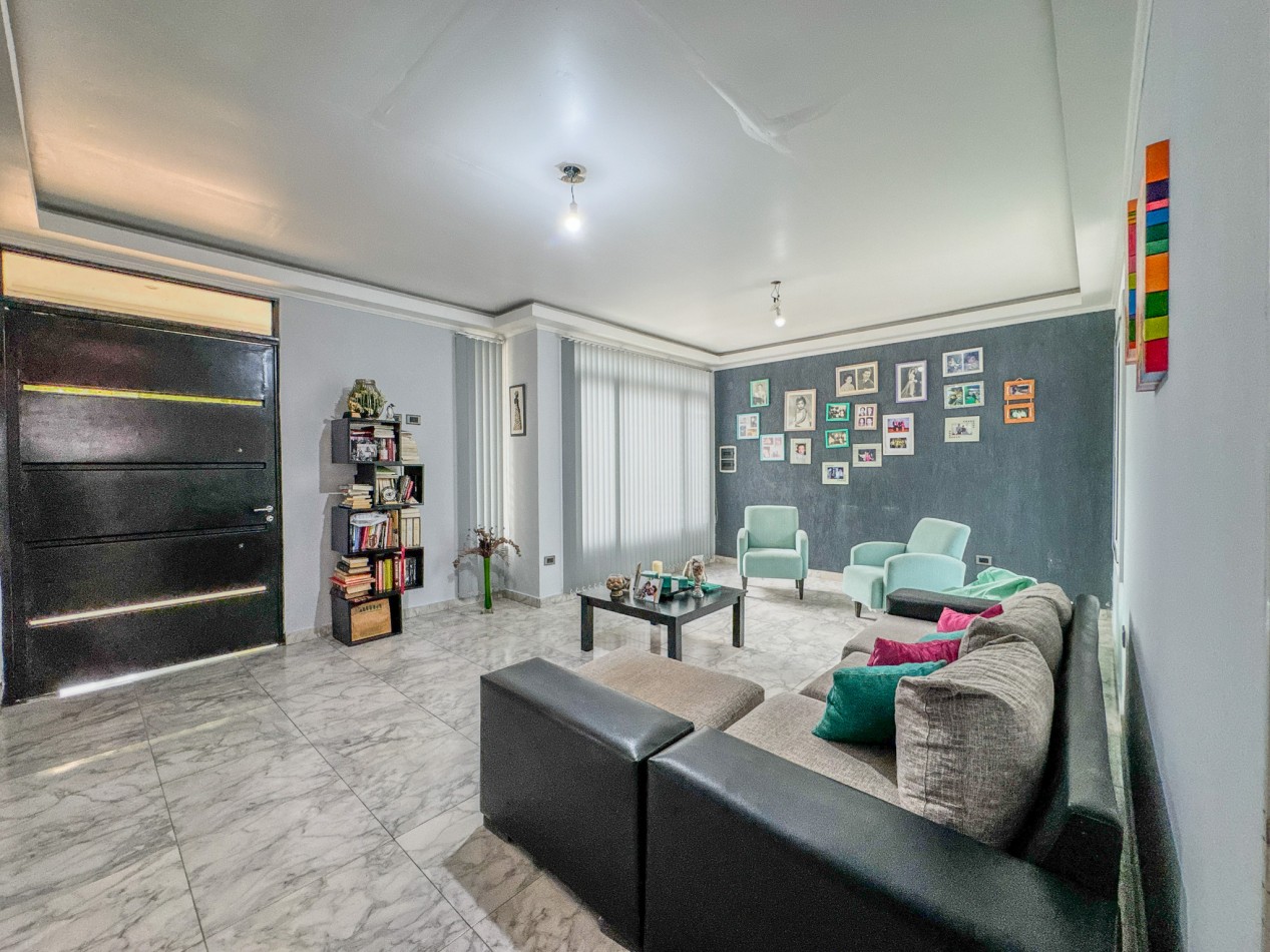 Casa 3 Dorm. con Suite en Planta Baja, Patio y Pileta