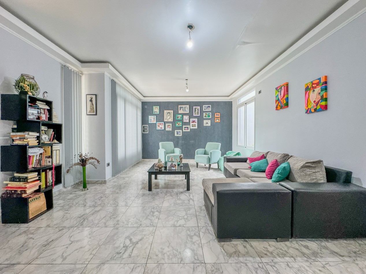 Casa 3 Dorm. con Suite en Planta Baja, Patio y Pileta