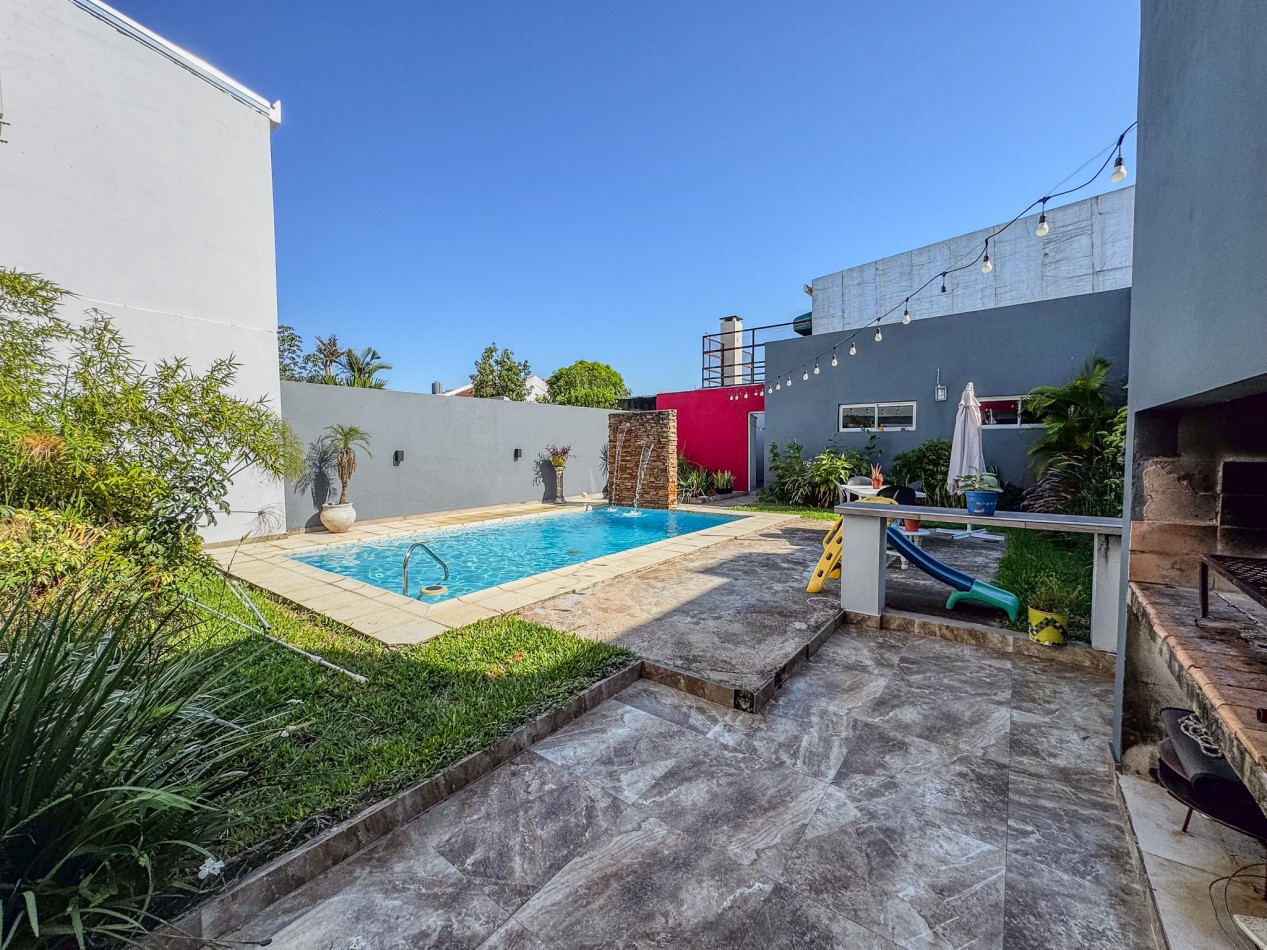 Casa 3 Dorm. con Suite en Planta Baja, Patio y Pileta