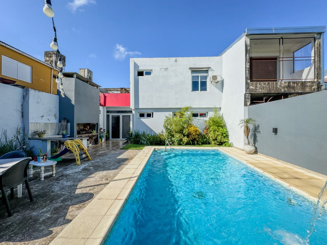 Casa 3 Dorm. con Suite en Planta Baja, Patio y Pileta