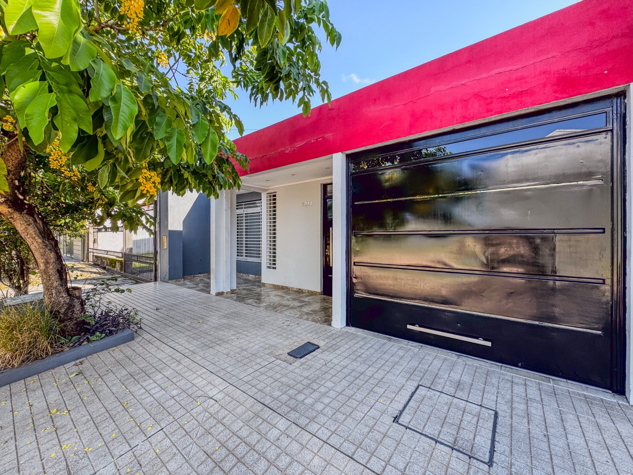 Casa 3 Dorm. con Suite en Planta Baja, Patio y Pileta