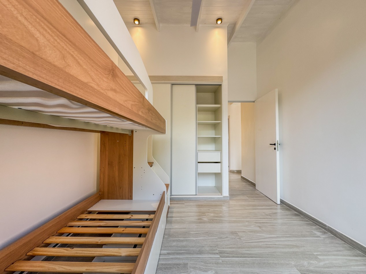 Casa de diseño con techo abovedado en Altos Verdes