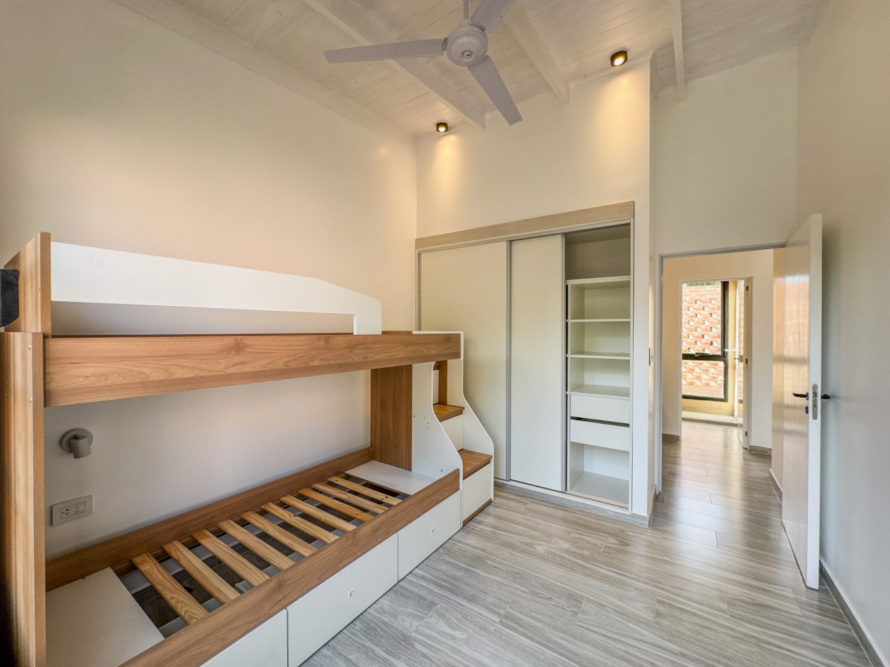 Casa de diseño con techo abovedado en Altos Verdes