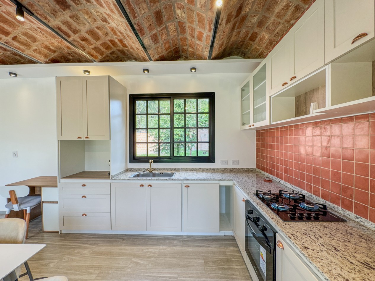 Casa de diseño con techo abovedado en Altos Verdes