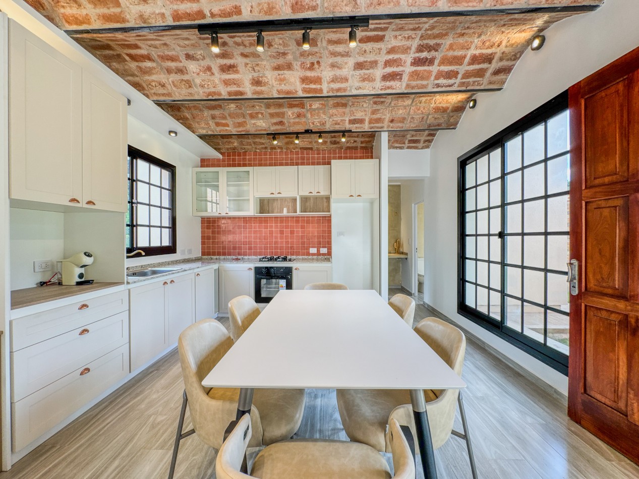 Casa de diseño con techo abovedado en Altos Verdes