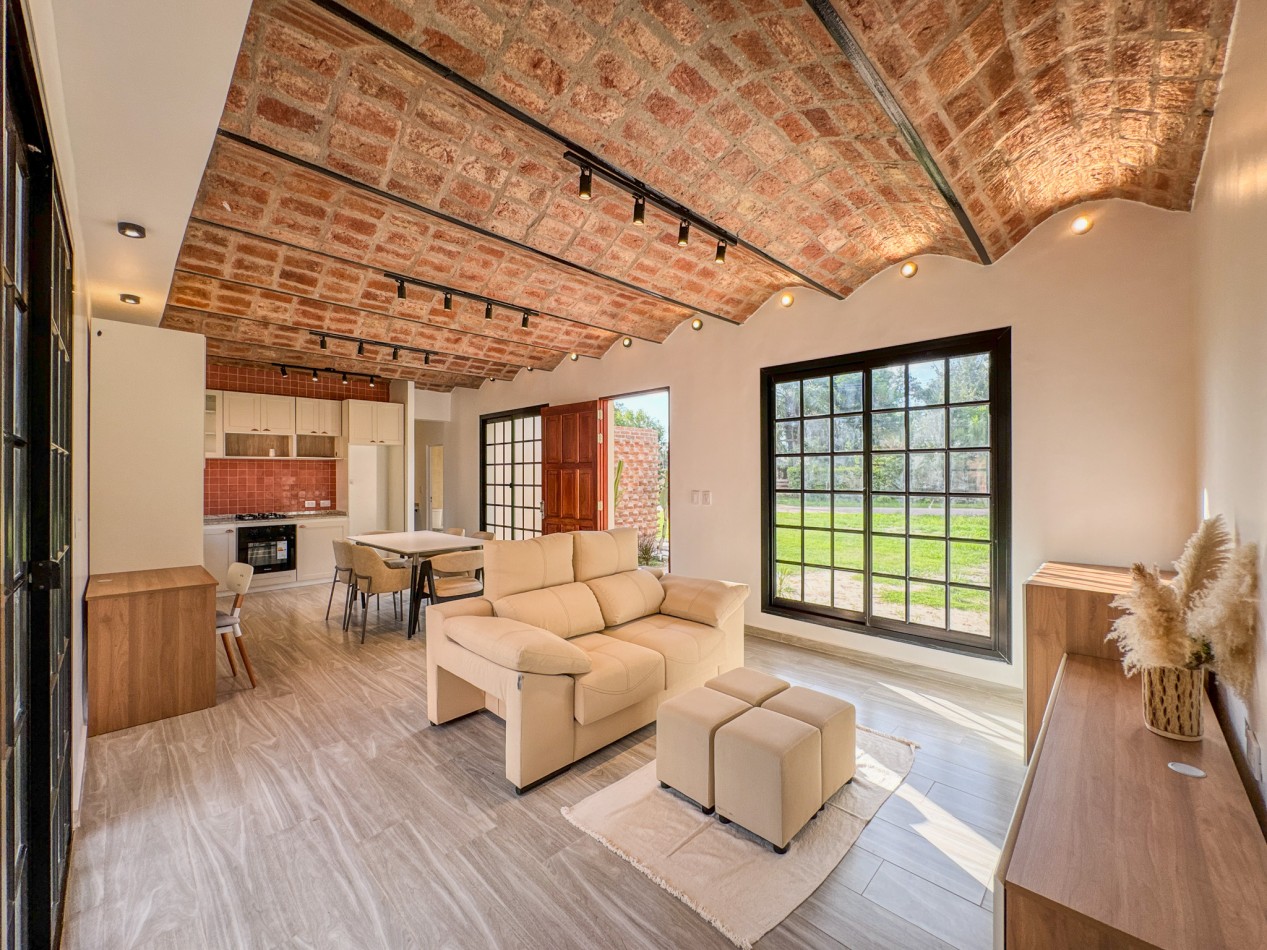 Casa de diseño con techo abovedado en Altos Verdes