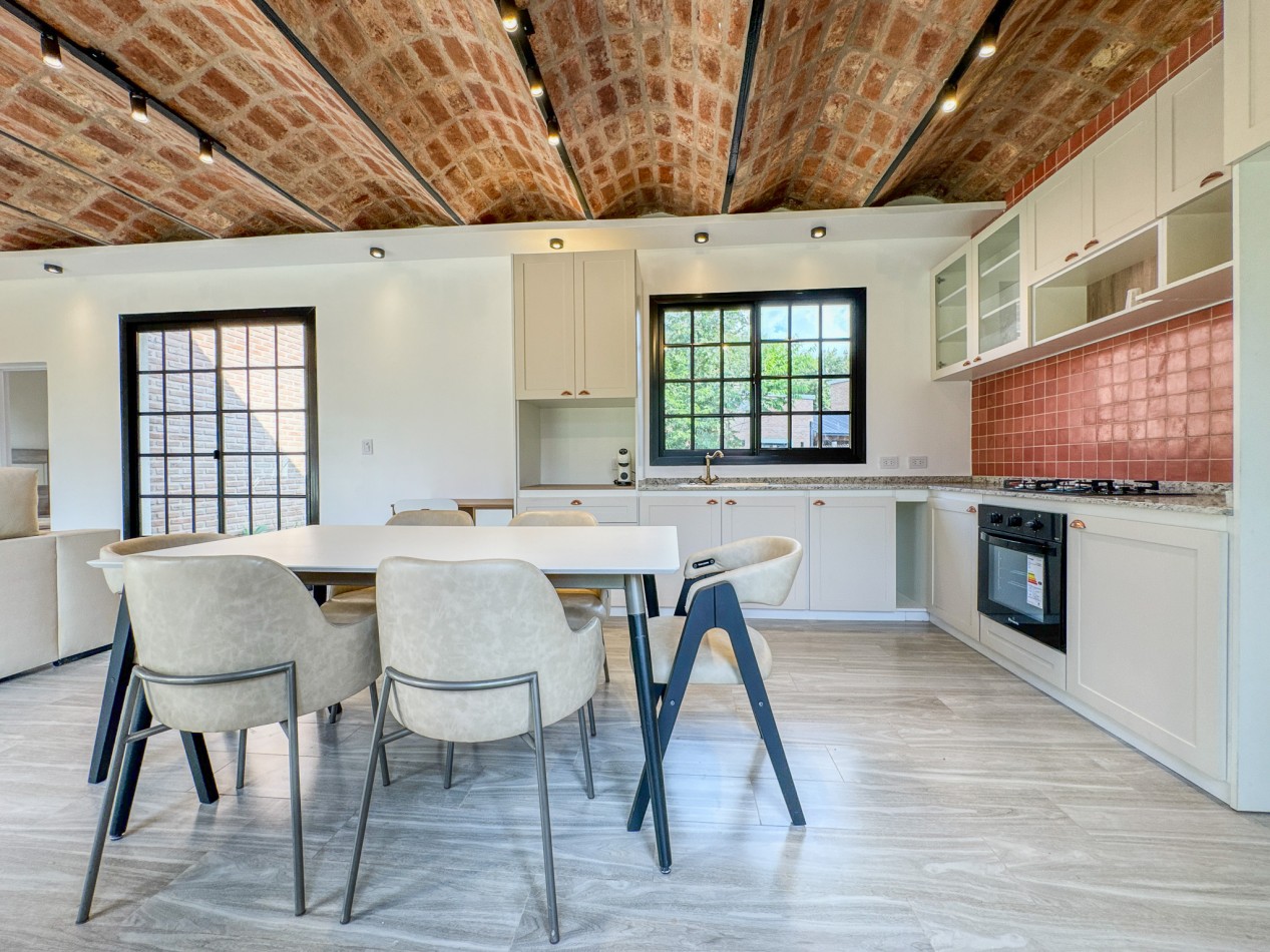 Casa de diseño con techo abovedado en Altos Verdes