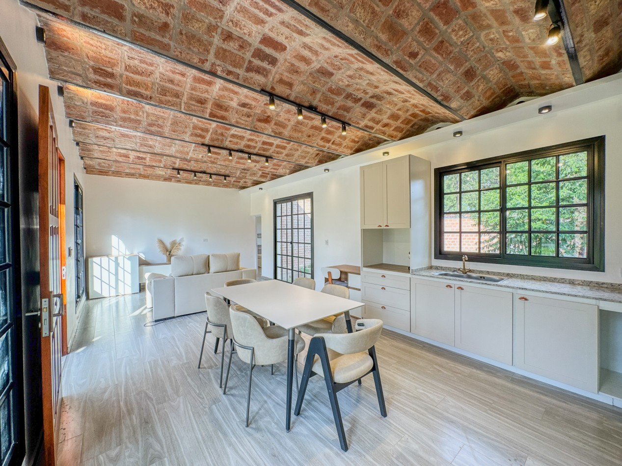 Casa de diseño con techo abovedado en Altos Verdes