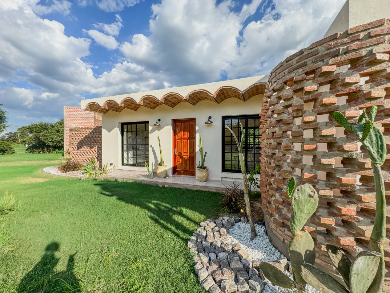 Casa de diseño con techo abovedado en Altos Verdes