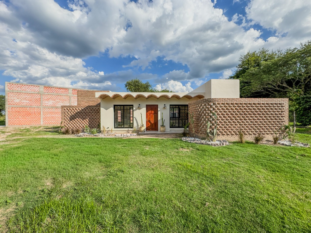 Casa de diseño con techo abovedado en Altos Verdes