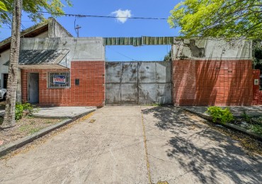 Terreno con Frente Amplio y Mejoras Ideales Para Desarrollo en Zona de Alta Demanda.