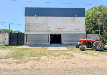 Galpon operativo con entrepiso y departamentos para personal